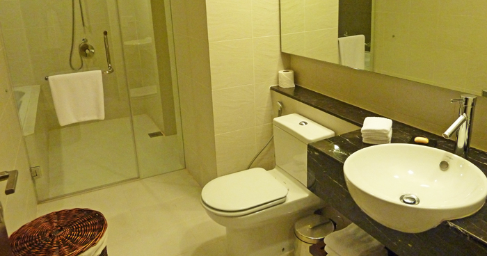 ParkRoyal Serviced Suites, KL - AMAZING BATHROOM