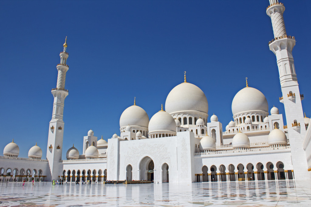 Visiting the Sheikh Zayed Grand Mosque in Abu Dhabi